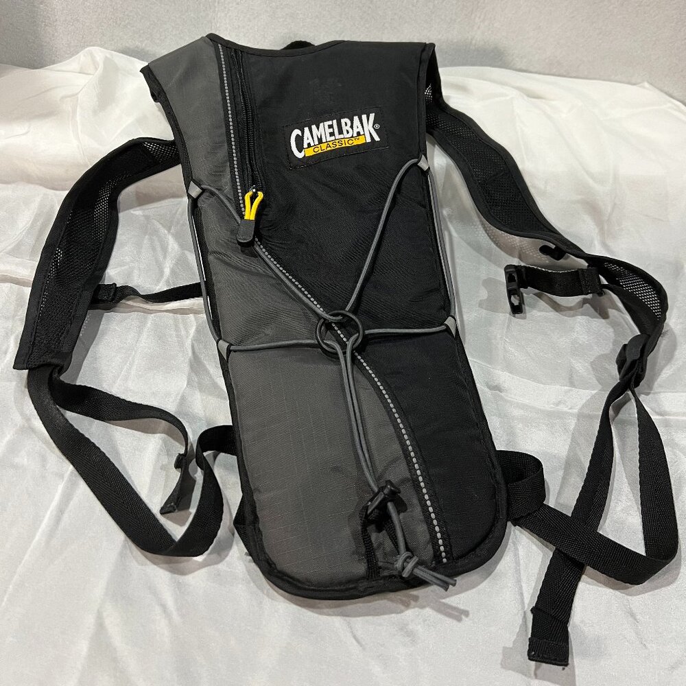 Camelbak Classic 70 oz backpack water pack with bladder